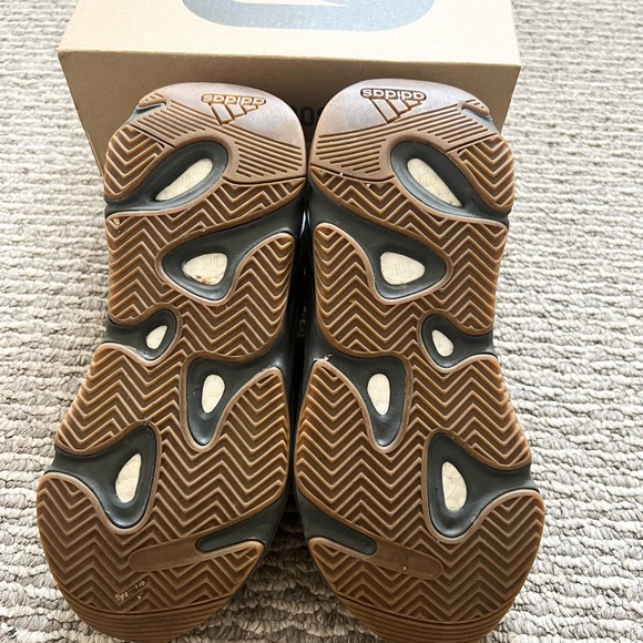 Size 5.5 - adidas Yeezy Boost 700 V2 Geode - Picture 7 of 7